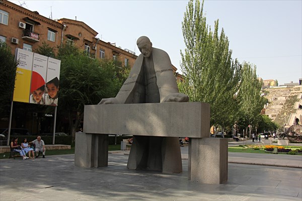 063-Памятник Таманяну